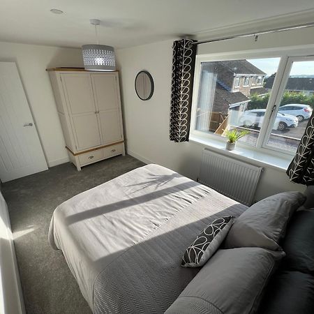 Modern, Two Double Bedroom House With Free Parking Chepstow Buitenkant foto