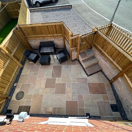 Modern, Two Double Bedroom House With Free Parking Chepstow Buitenkant foto