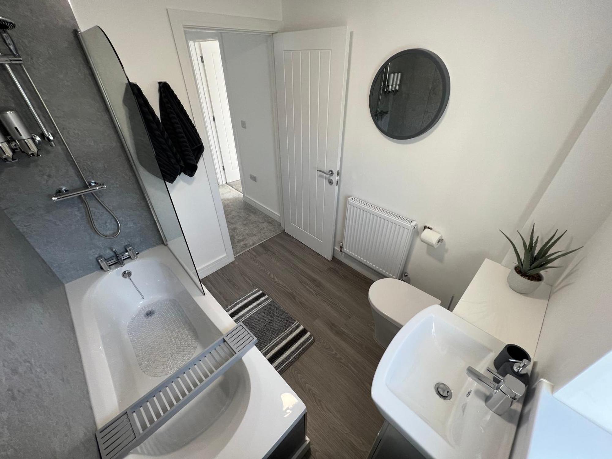 Modern, Two Double Bedroom House With Free Parking Chepstow Buitenkant foto