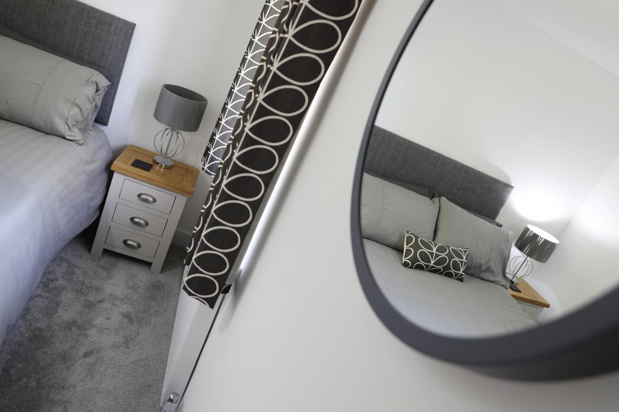 Modern, Two Double Bedroom House With Free Parking Chepstow Buitenkant foto