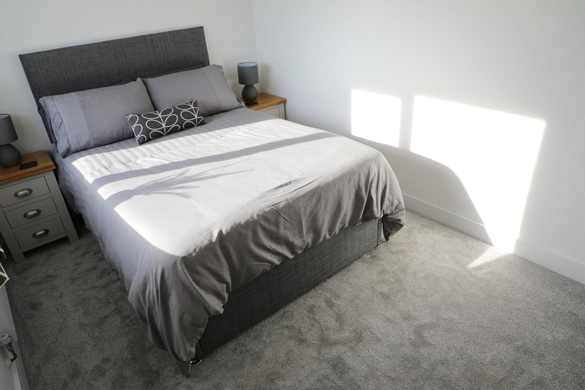 Modern, Two Double Bedroom House With Free Parking Chepstow Buitenkant foto
