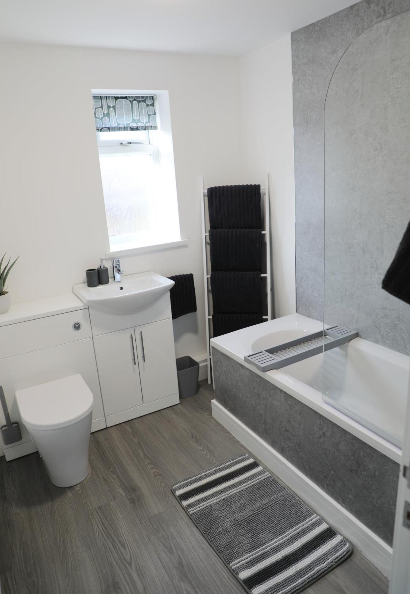 Modern, Two Double Bedroom House With Free Parking Chepstow Buitenkant foto