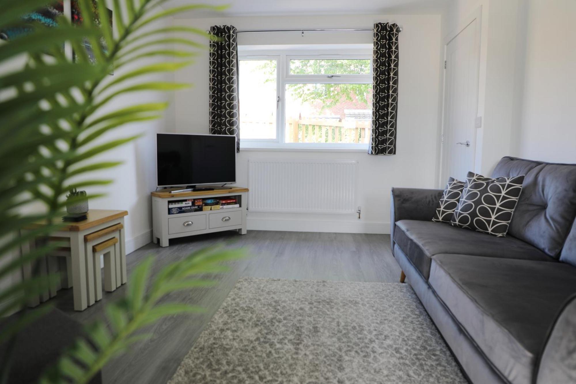 Modern, Two Double Bedroom House With Free Parking Chepstow Buitenkant foto