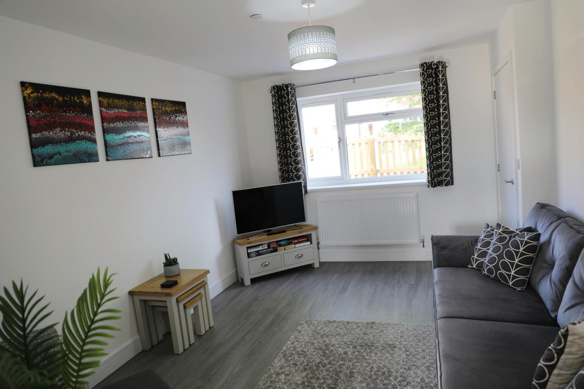 Modern, Two Double Bedroom House With Free Parking Chepstow Buitenkant foto