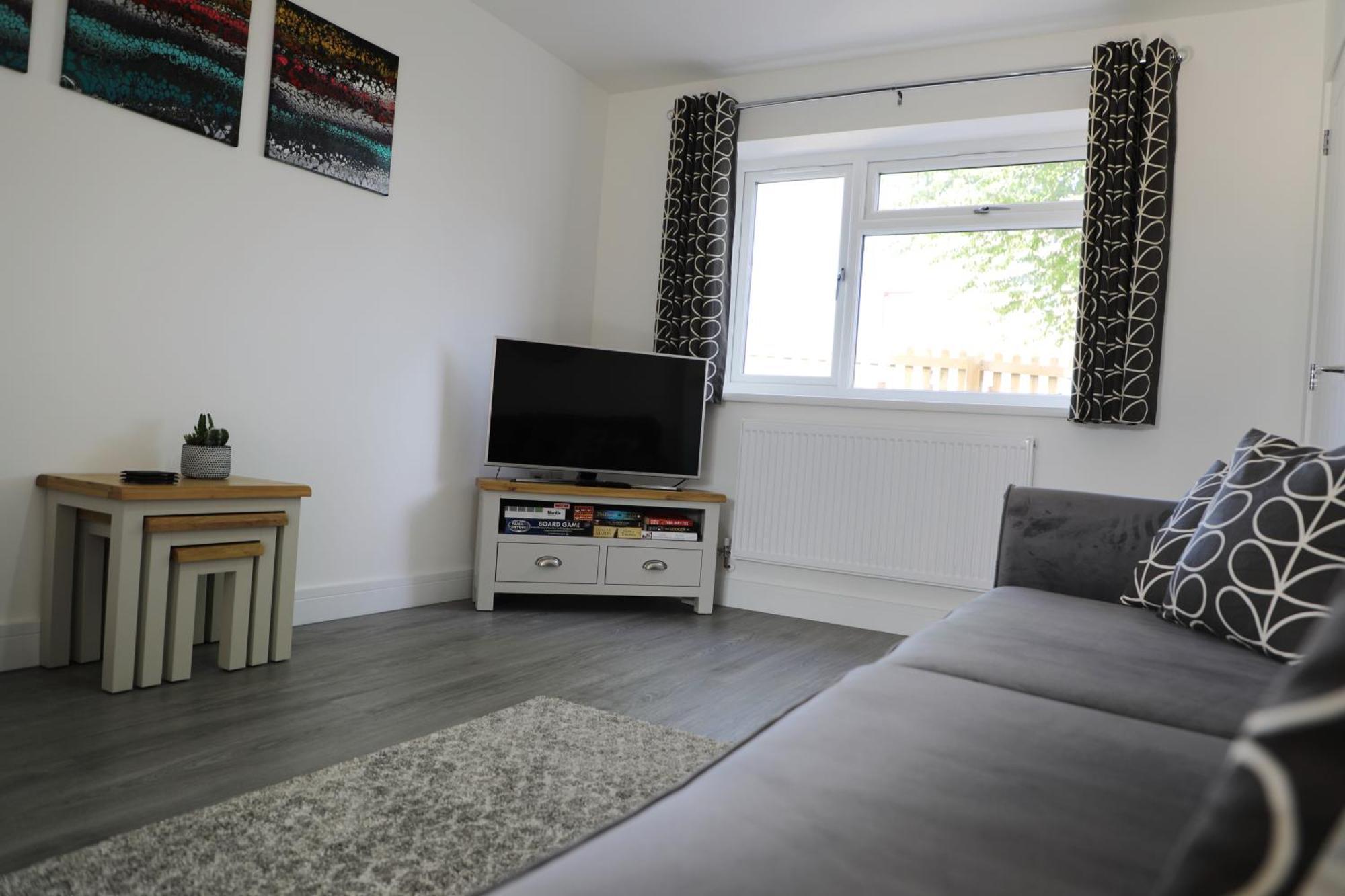 Modern, Two Double Bedroom House With Free Parking Chepstow Buitenkant foto