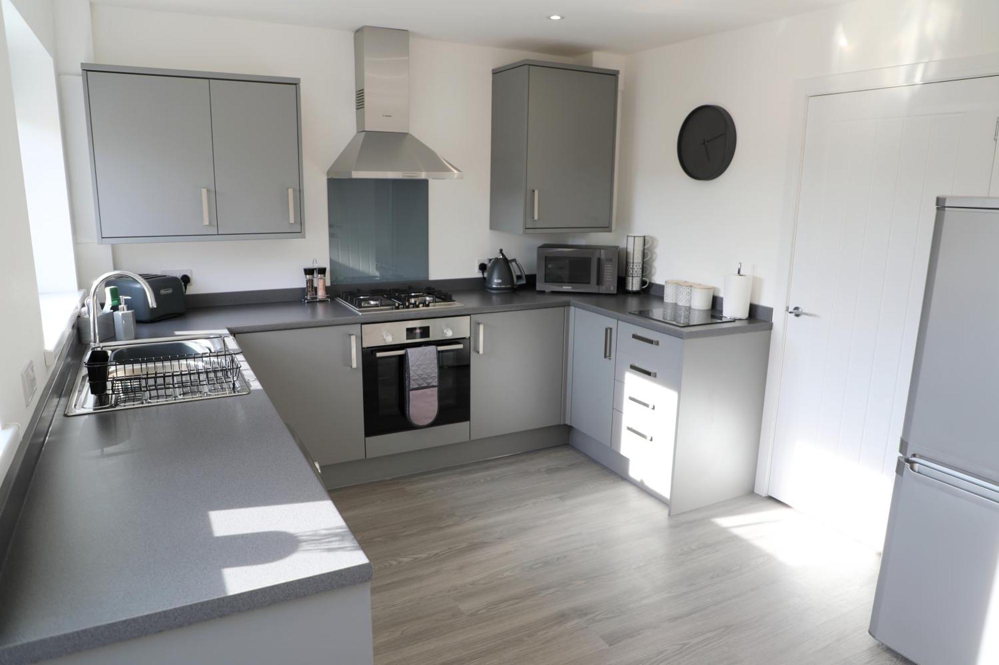 Modern, Two Double Bedroom House With Free Parking Chepstow Buitenkant foto