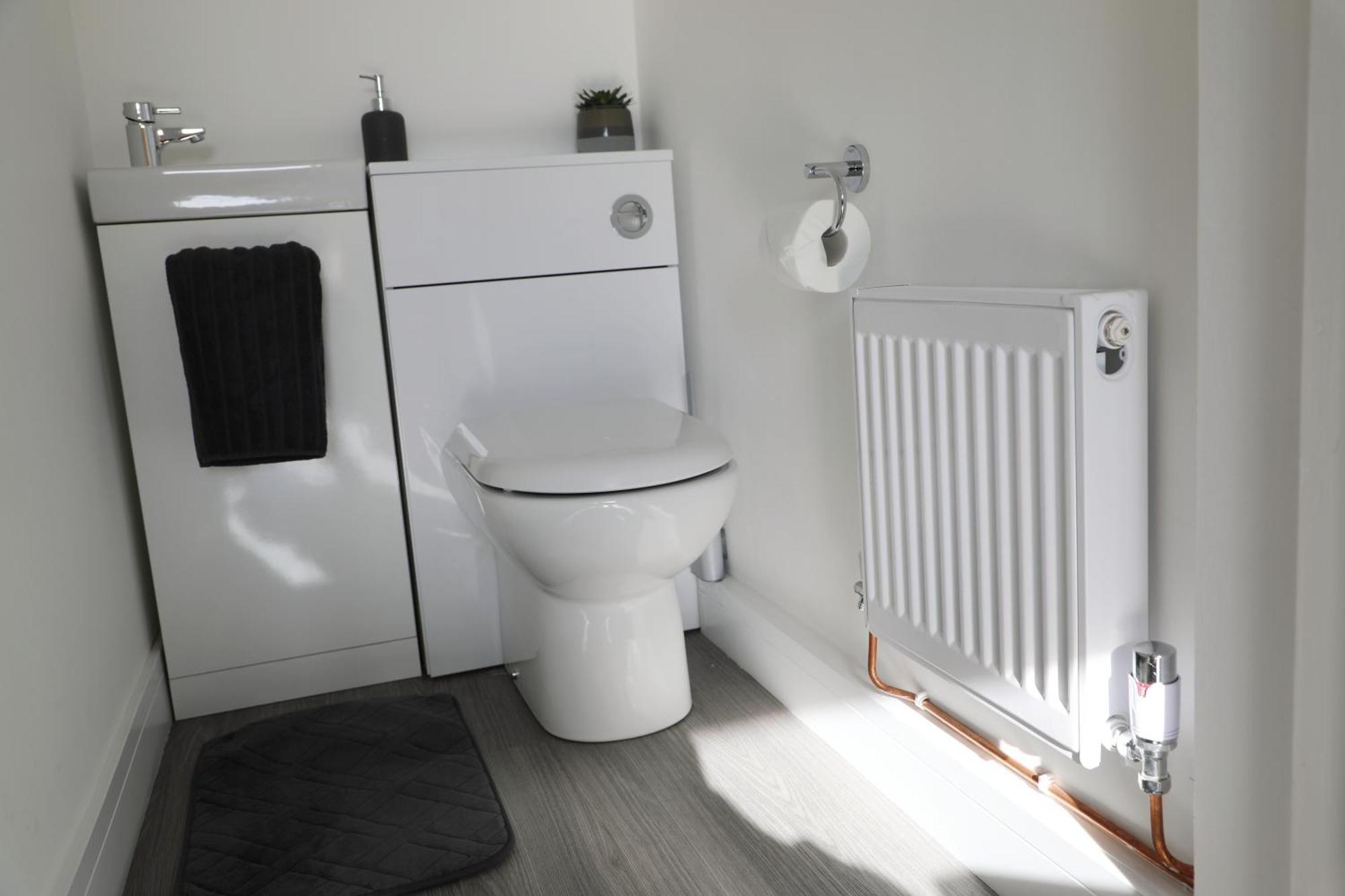 Modern, Two Double Bedroom House With Free Parking Chepstow Buitenkant foto
